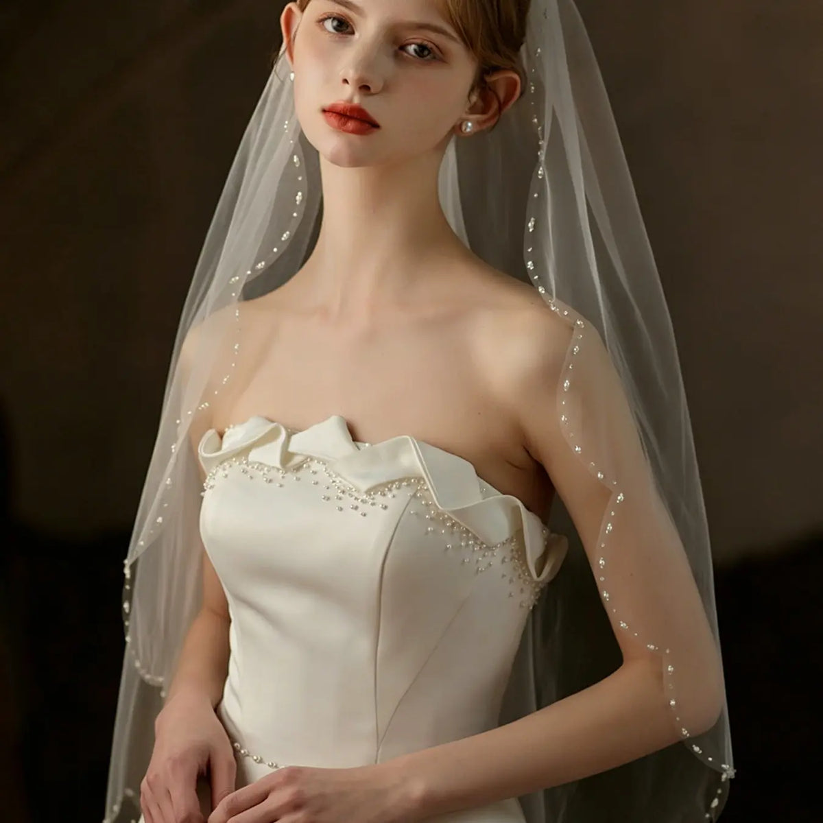 Elegant Pearl Decorated Bridal Veil, Romantic Single Layer Wedding Veil with Comb, Classic Fantasy Bride Headpiece, Perfect for Church and Garden Weddings