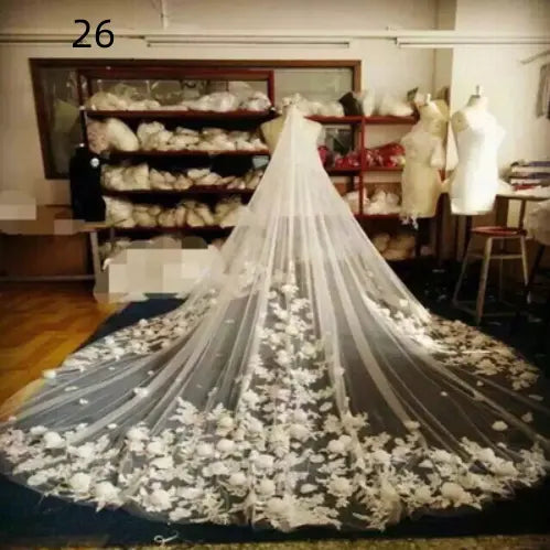 Bridal Long-Tail Luxury Veil - Elegant Sheer Wedding Accessory for Brides with Refined Finishing Touch