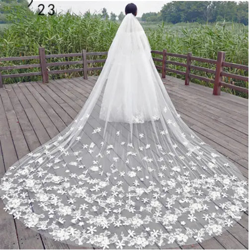 Bridal Long-Tail Luxury Veil - Elegant Sheer Wedding Accessory for Brides with Refined Finishing Touch