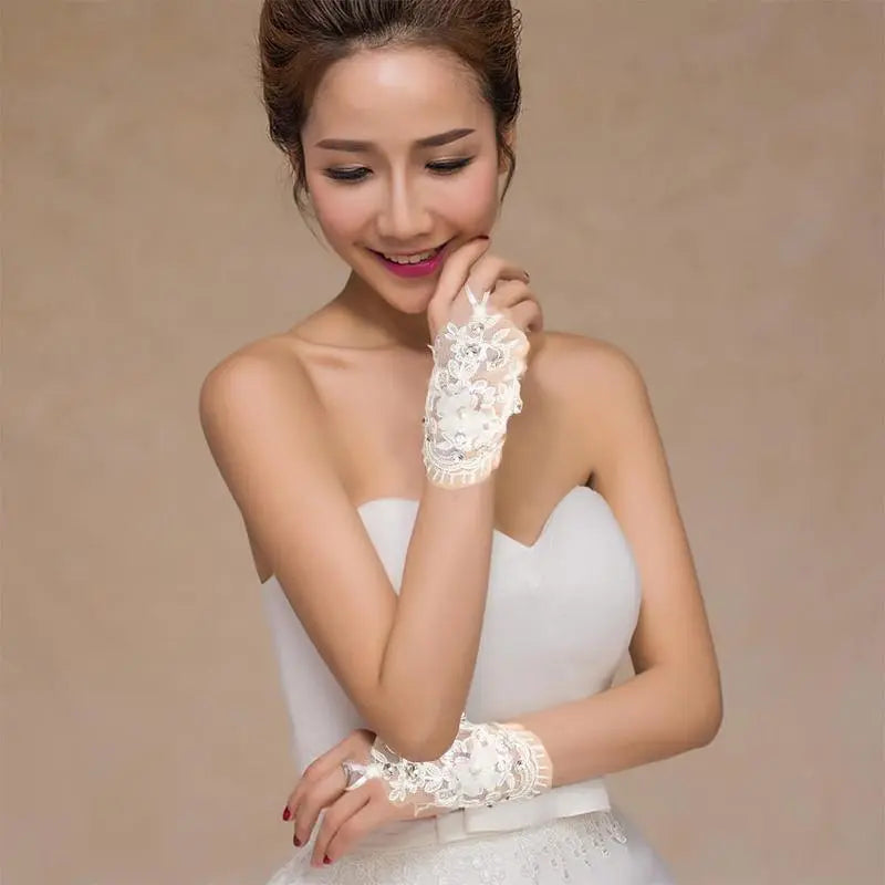 Women's White Tulle Lace Short Fingerless Gloves - Flower-Embellished Rhinestone Motif, Wedding Party Fashion Accessory, Flowers