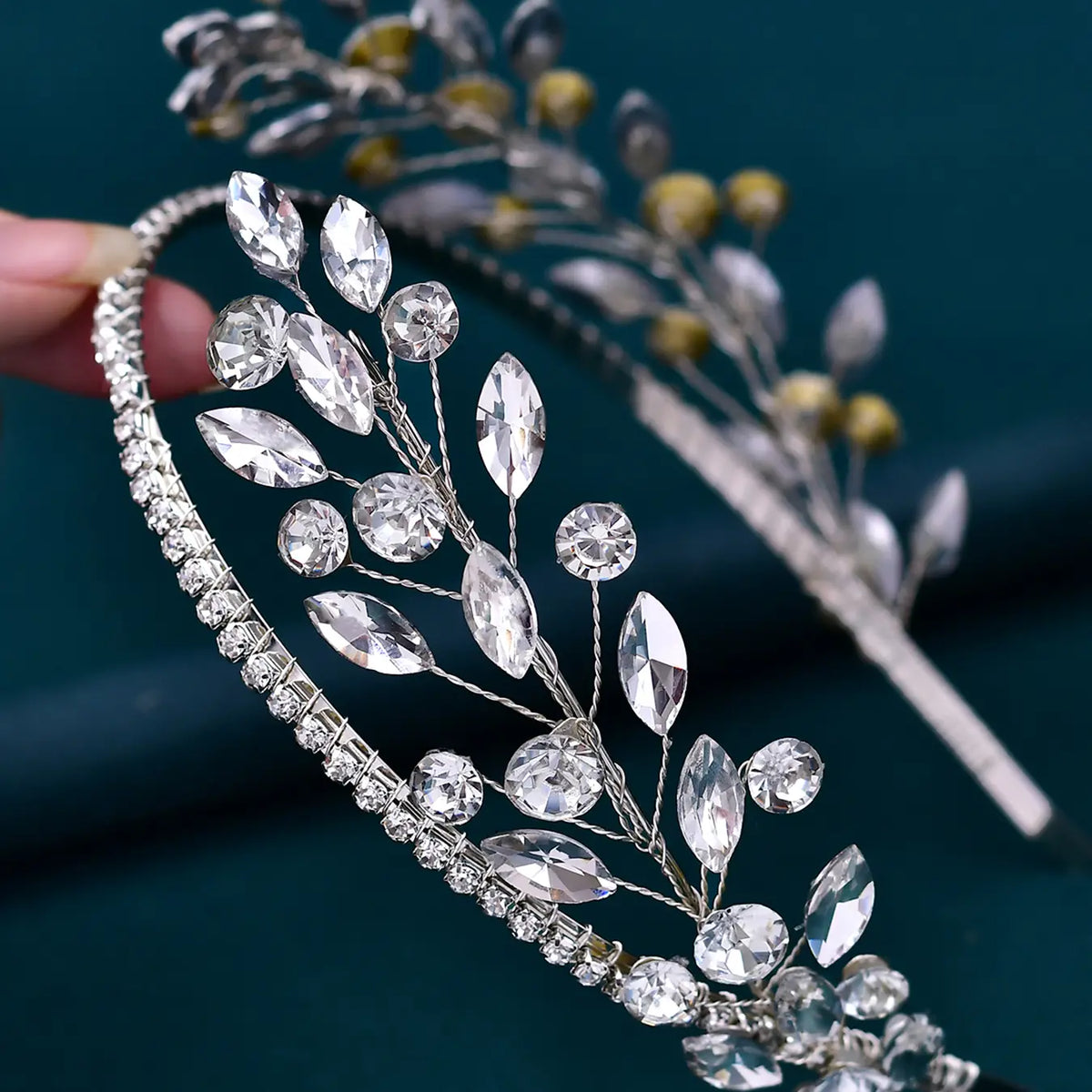 Elegant Bride Wedding Headband with Rhinestones, Handmade Party Hair Accessory for Women, Jasmine Princess Crown, Simple and Delicate Design