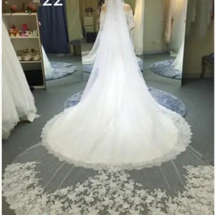 Bridal Long-Tail Luxury Veil - Elegant Sheer Wedding Accessory for Brides with Refined Finishing Touch