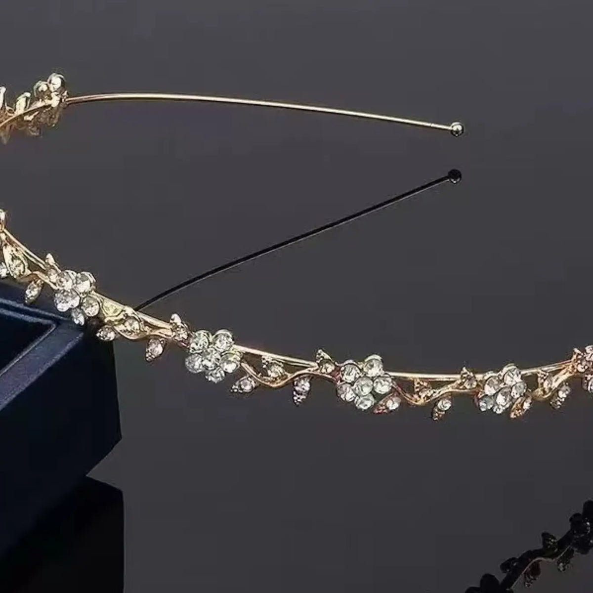 Women Silver Color Floral Crystal Headband, Bridal & Party Hair Accessory, Shiny Rhinestone Tiara, 1pc Glamour Elegant Design