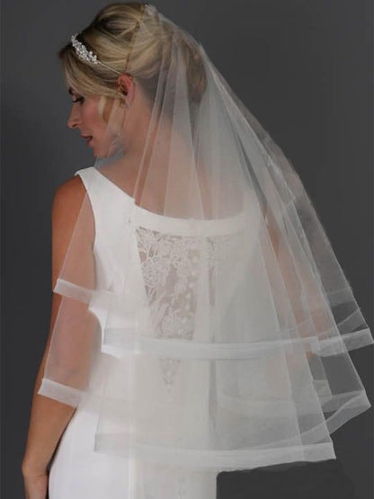 Fingertip Bride Wedding Veils 2 Tier Bridal Veil Ribbon Edge Veils with Comb for Brides and Women