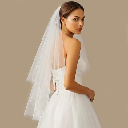 Unsutuo 2 Tiers Bride Wedding Veil Short Fingertip Bridal Tulle Veil with Comb and Cut Edge (White)