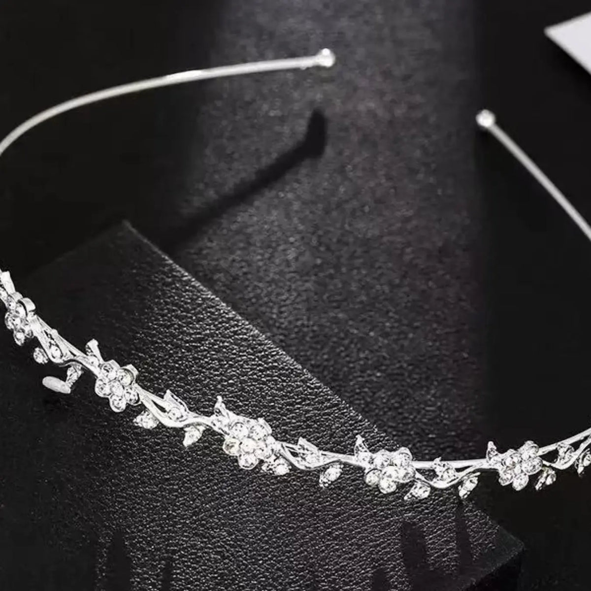 Women Silver Color Floral Crystal Headband, Bridal & Party Hair Accessory, Shiny Rhinestone Tiara, 1pc Glamour Elegant Design