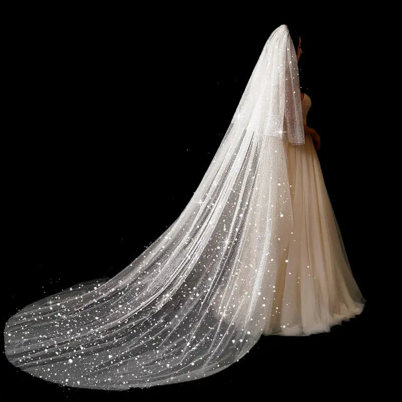Bridal Long-Tail Luxury Veil - Elegant Sheer Wedding Accessory for Brides with Refined Finishing Touch