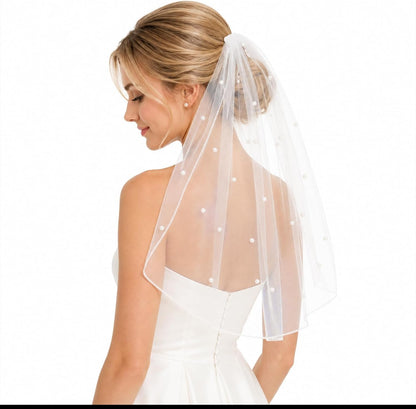 White Short Wedding Veil Pearl Bridal Veil with Comb Short White Bachelorette Veils Tulle Veils for Wedding Bridal Shower Gift Brides Women