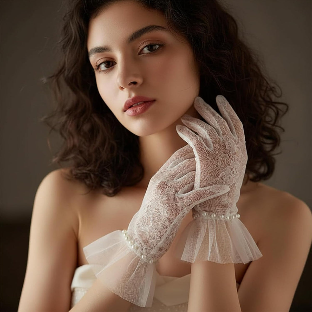 Short White Lace Gloves, Mitten Bride Lace Gloves with Pearls for Wedding, Tulle Bridal Glove for Women Tea Party, Engagement, Wedding, Costume Accessories