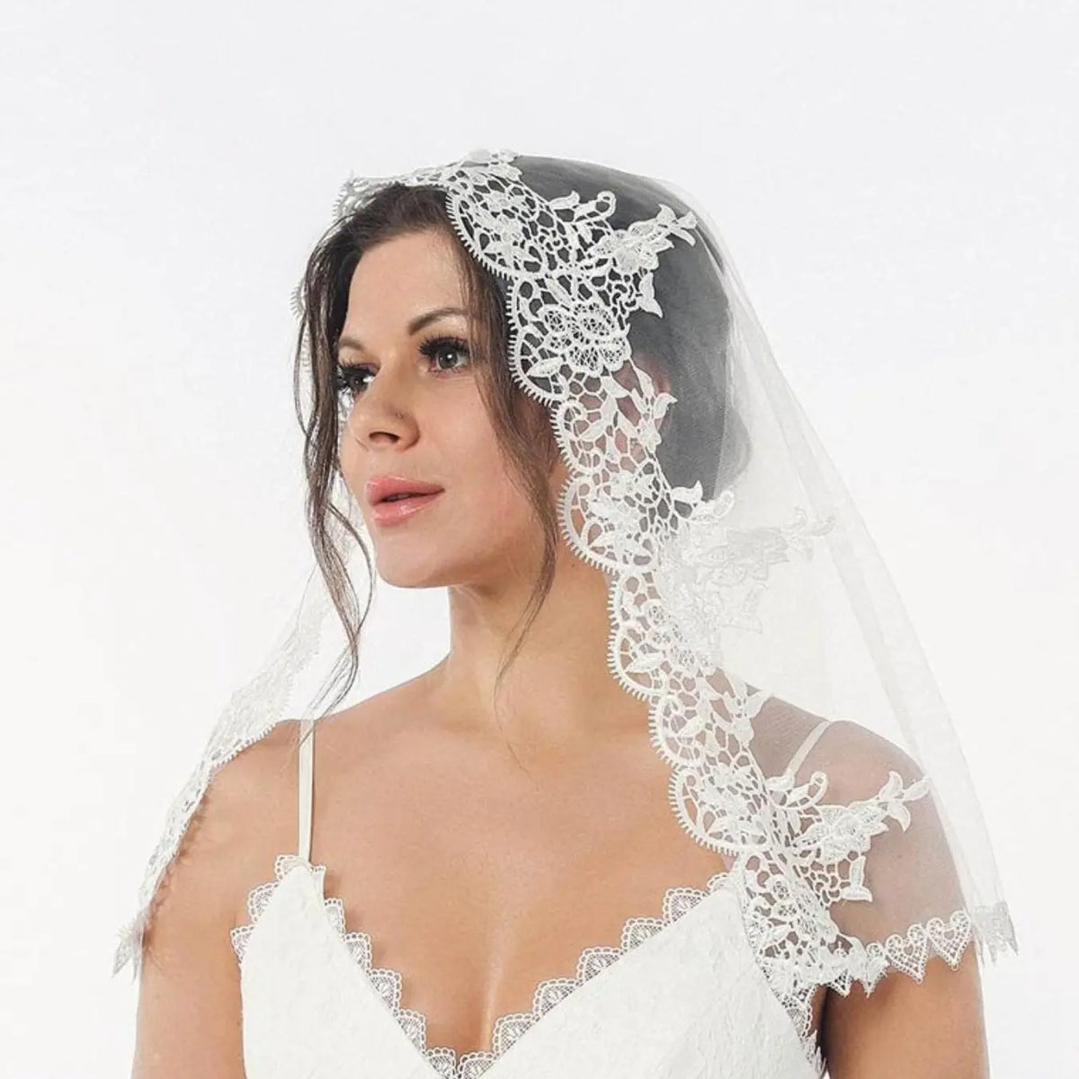 Embroidered Floral Headscarf, Wedding Veil, Church Face Cover, Bride Headwear, Elegant Bridal Accessory, Perfect for Weddings
