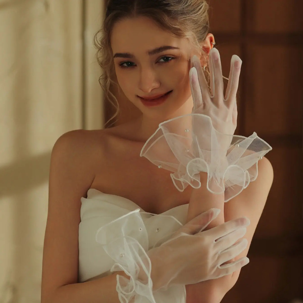 Sheer White Tulle Bridal Gloves, Short Ruffled Wrist Gloves with Delicate Pearl Embellishments, Vintage Elegant Handwear for Weddings, Bridal Parties & Photo Shoots
